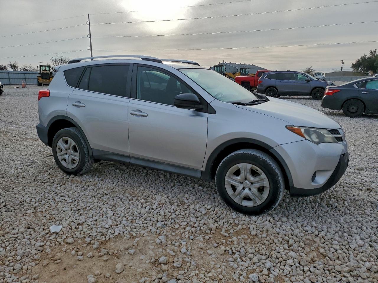2014 TOYOTA RAV4 LE photo 4