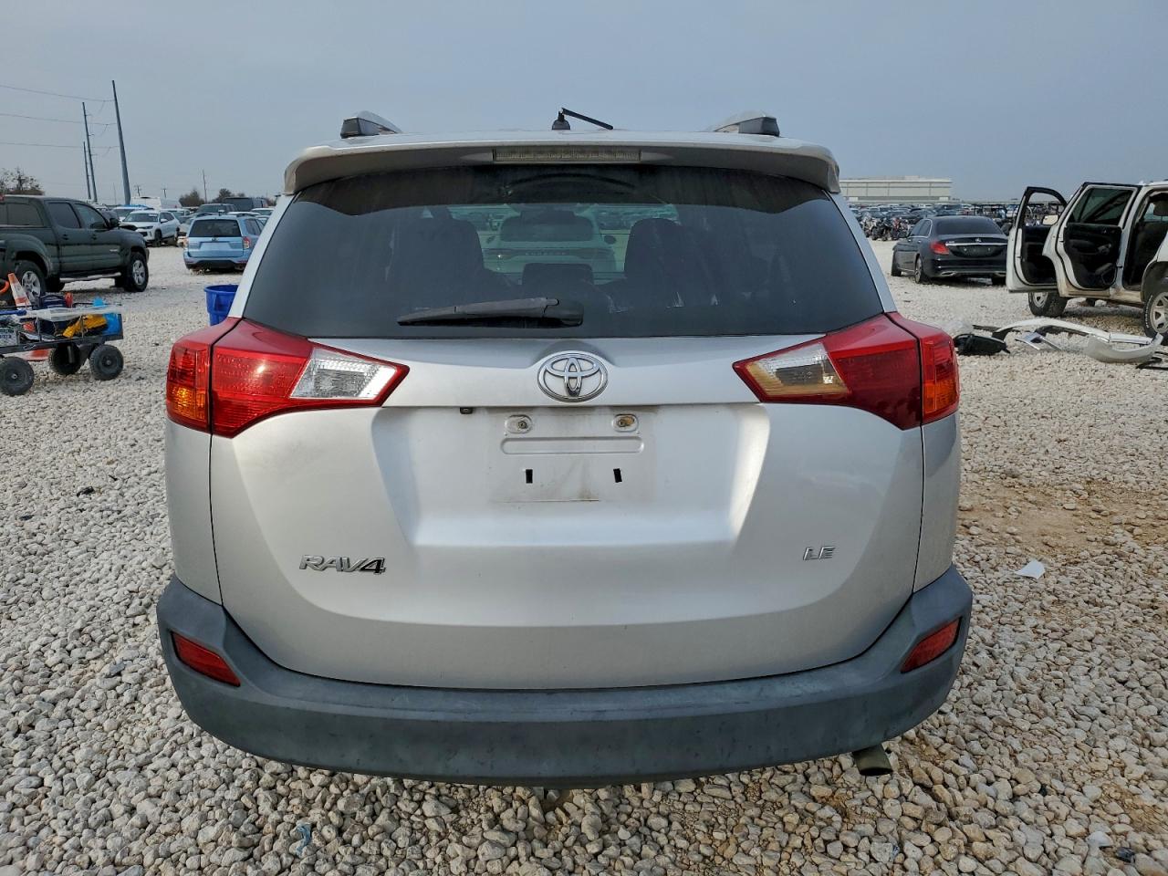 2014 TOYOTA RAV4 LE photo 6
