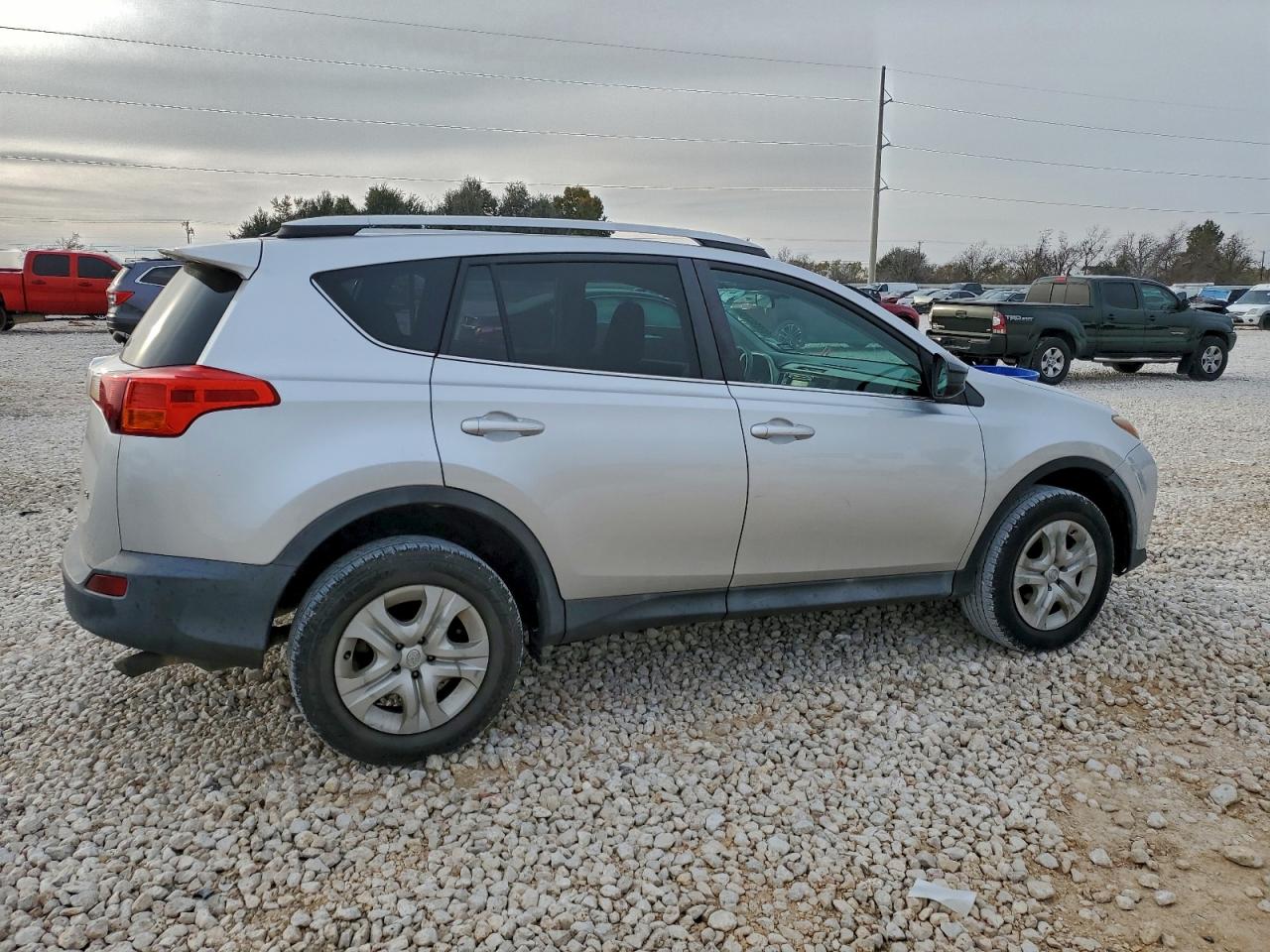 2014 TOYOTA RAV4 LE photo 3
