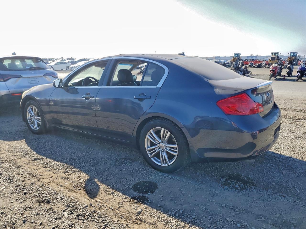 2013 INFINITI G37 BASE photo 2