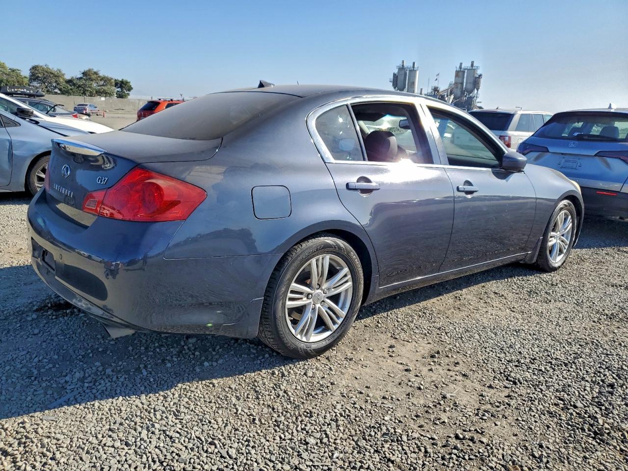 2013 INFINITI G37 BASE photo 3