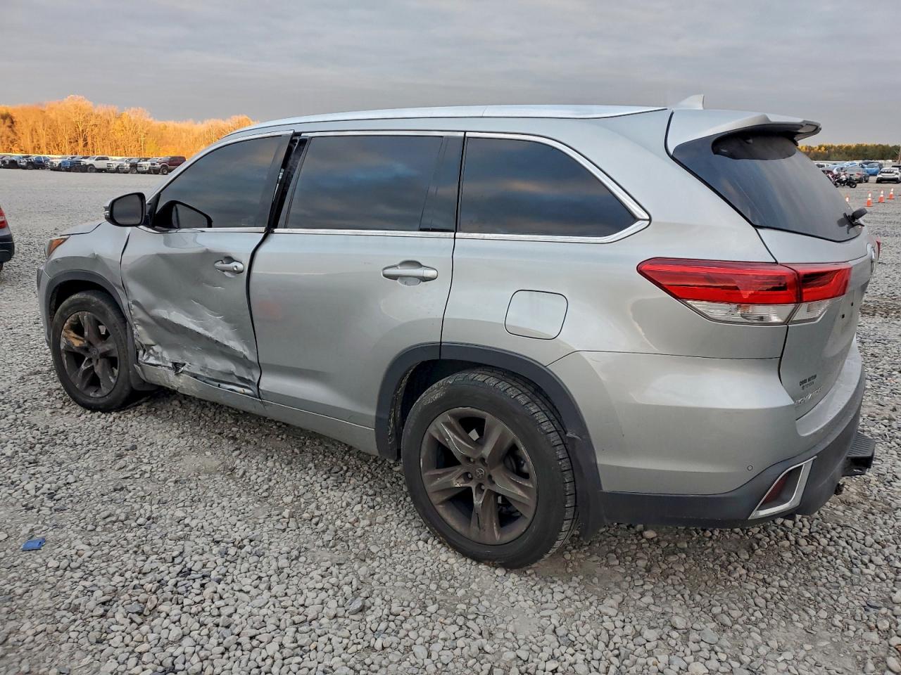 2017 TOYOTA HIGHLANDER LIMITED photo 3