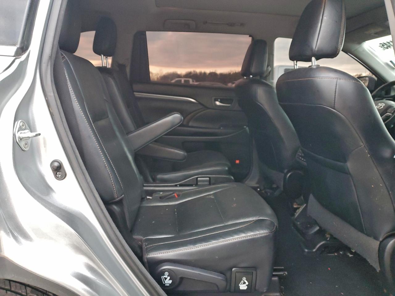 2017 TOYOTA HIGHLANDER LIMITED photo 21