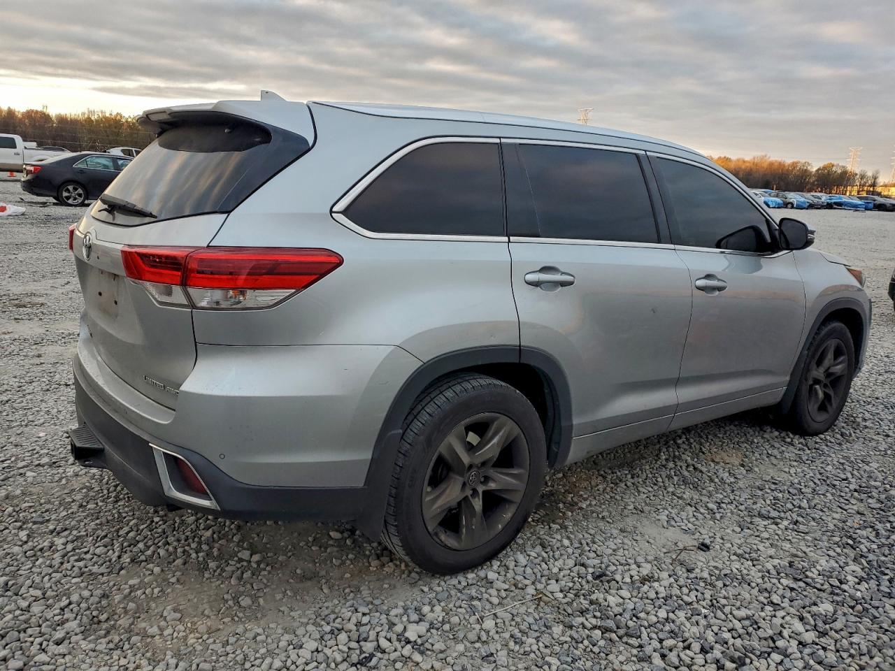 2017 TOYOTA HIGHLANDER LIMITED photo 5