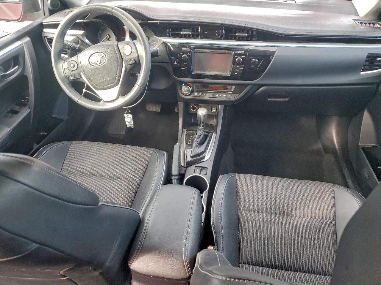 2015 TOYOTA COROLLA L photo 8