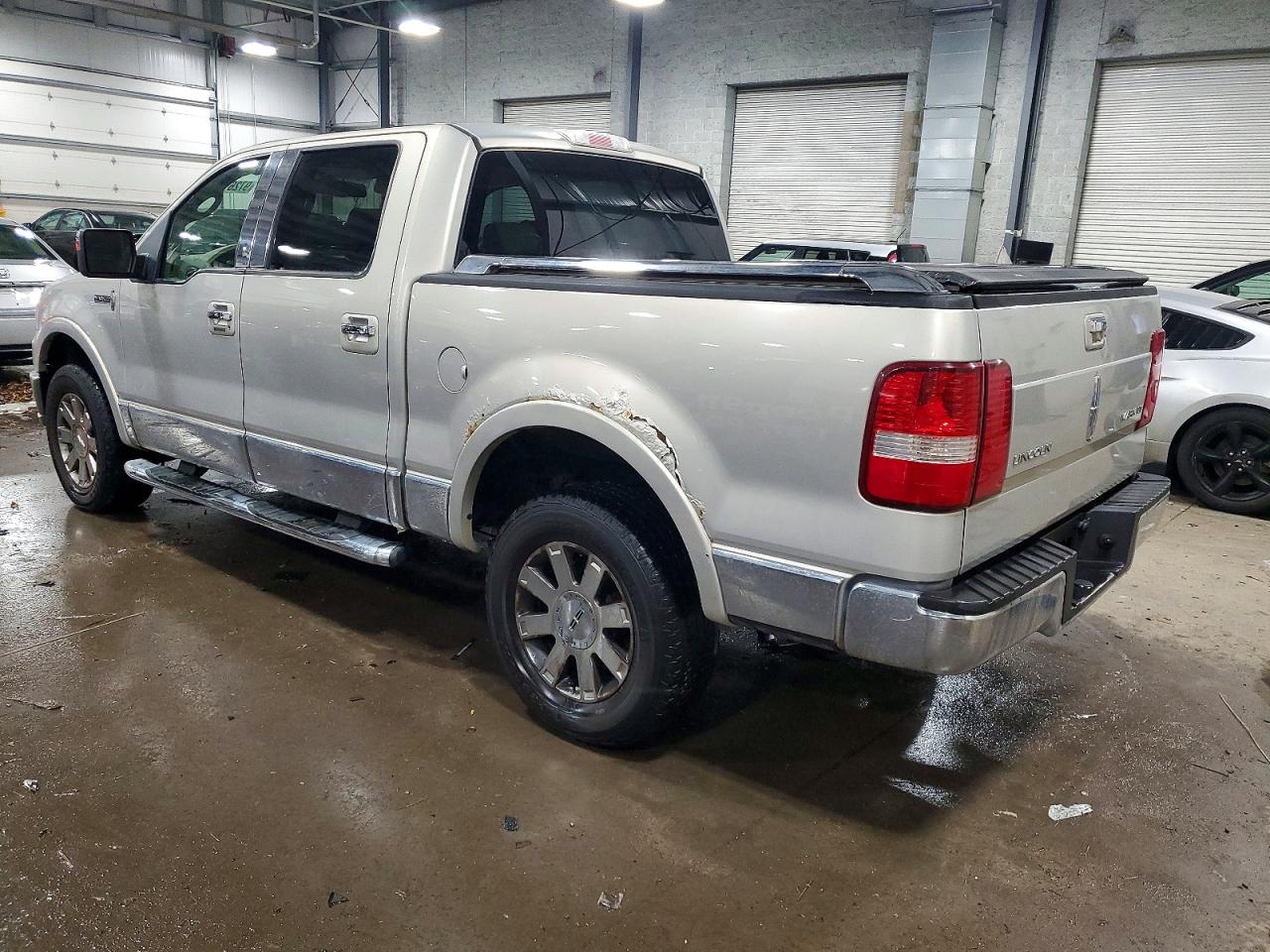 2006 LINCOLN MARK LT photo 2