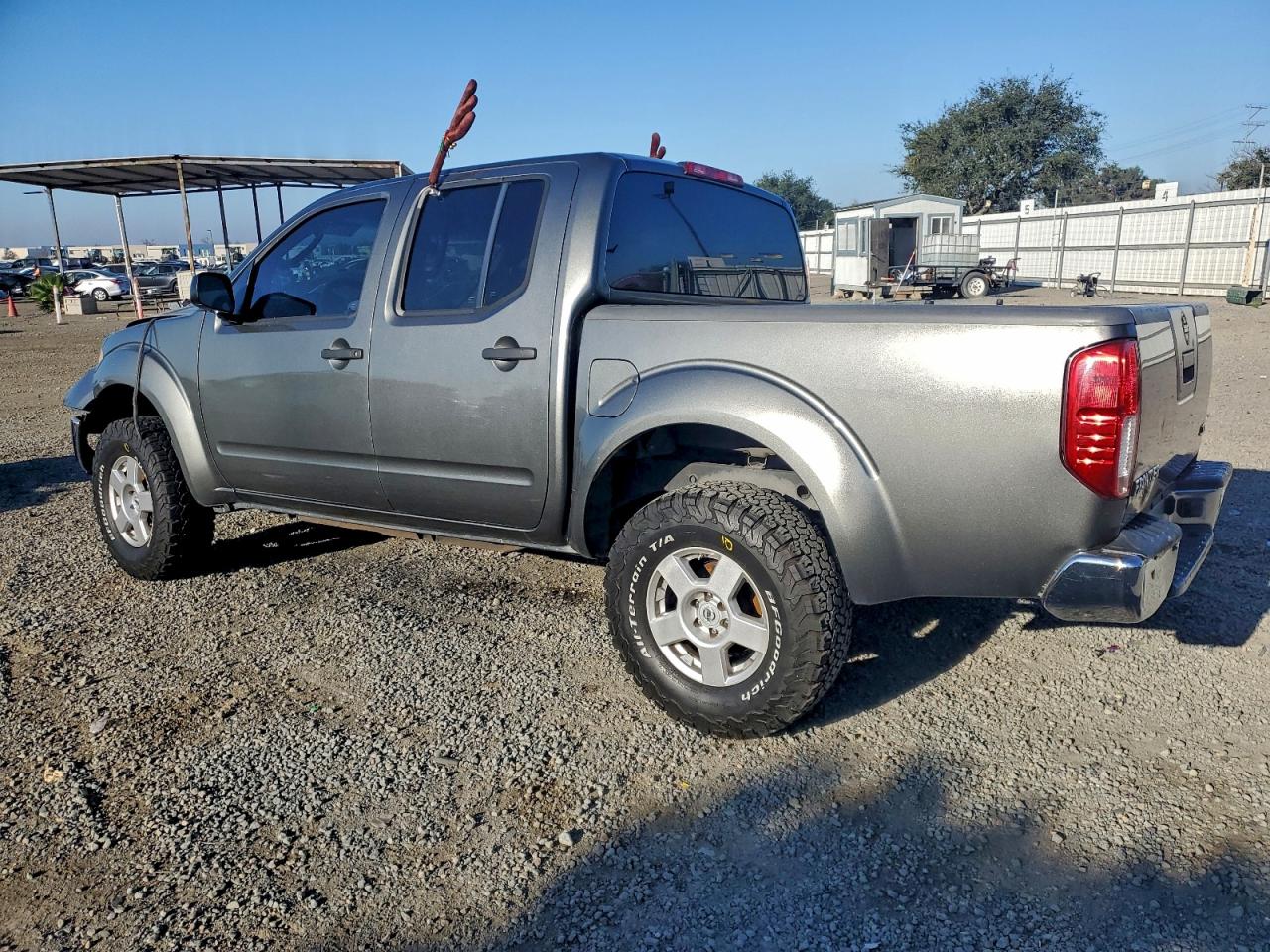 2006 NISSAN FRONTIER CREW CAB LE photo 2