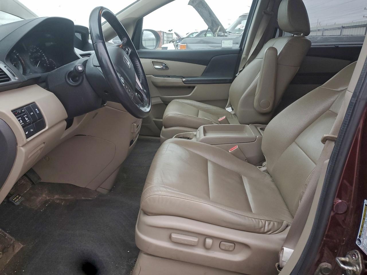 2014 HONDA ODYSSEY TOURING photo 7