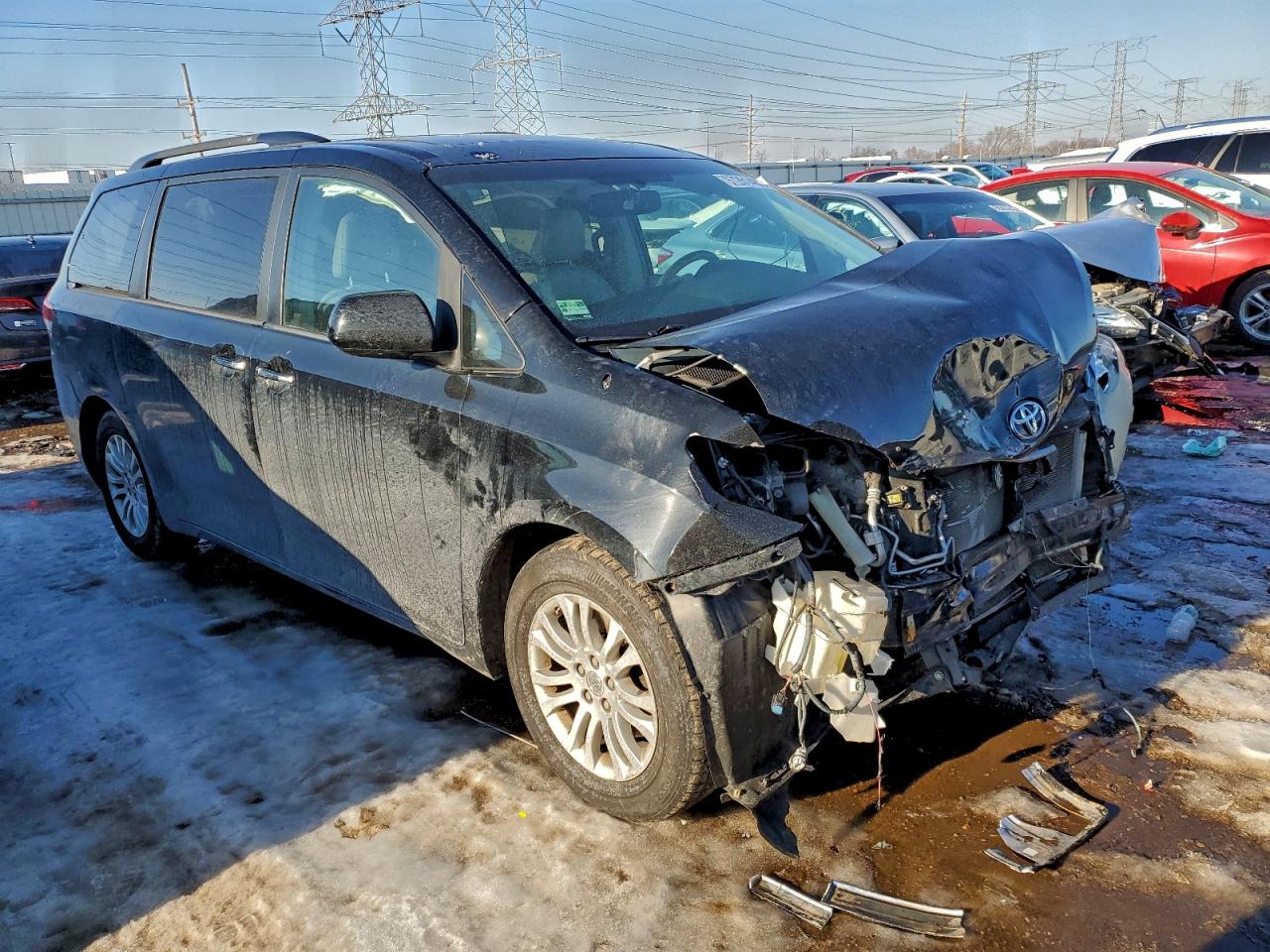 2013 TOYOTA SIENNA XLE photo 4