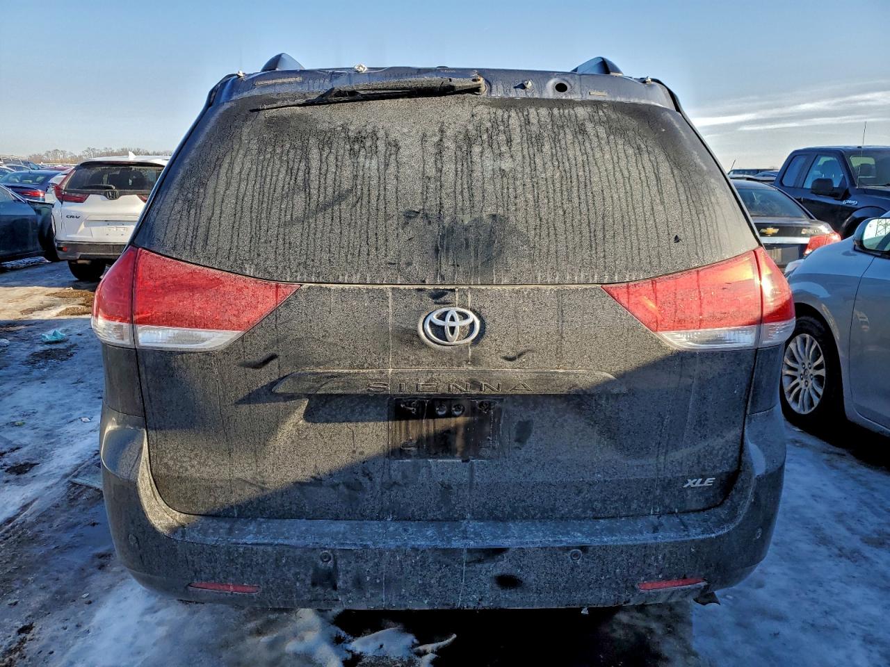 2013 TOYOTA SIENNA XLE photo 6
