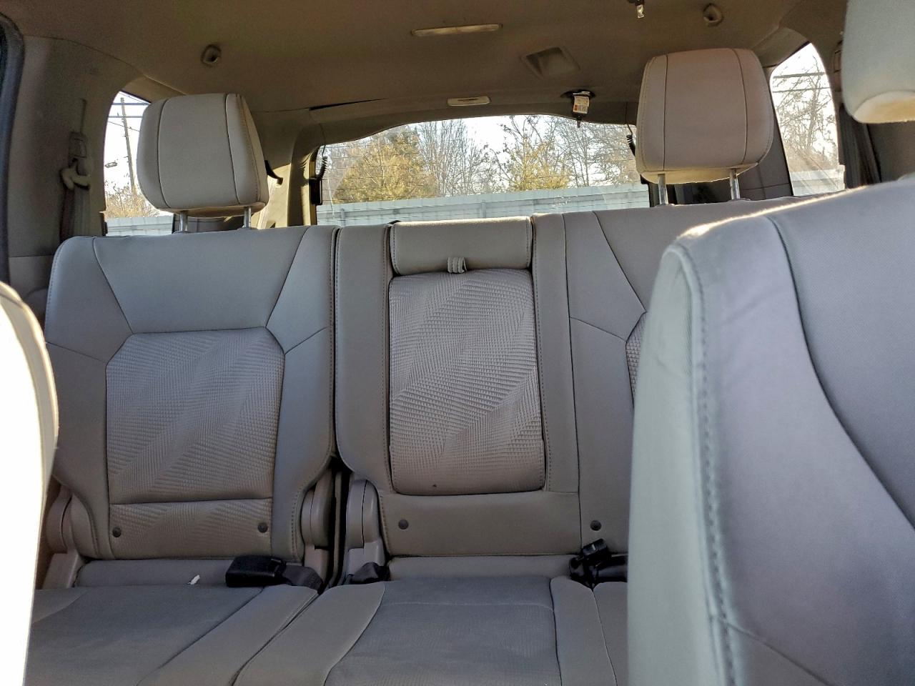 2012 HONDA PILOT LX photo 10