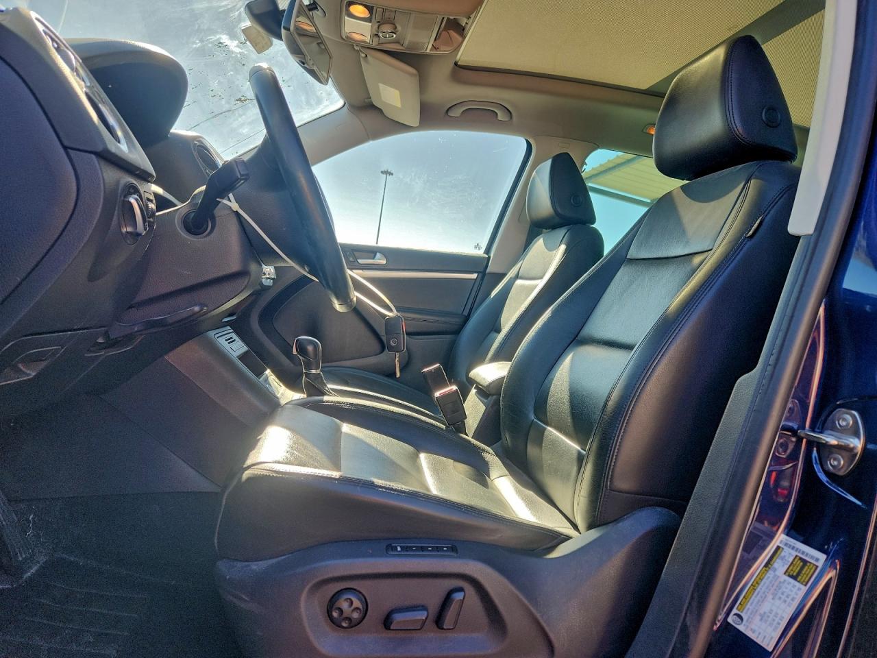 2013 VOLKSWAGEN TIGUAN S photo 7