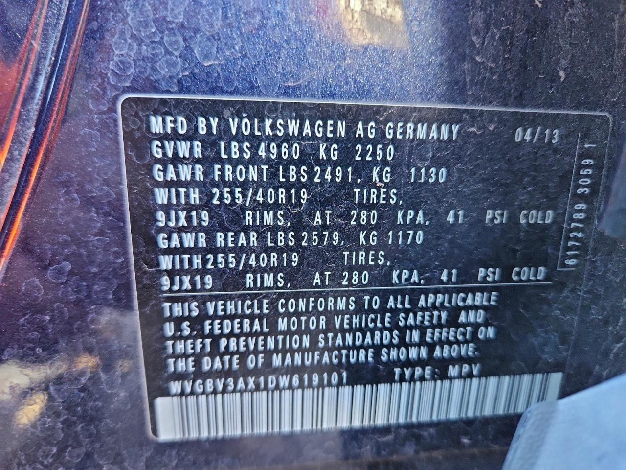 2013 VOLKSWAGEN TIGUAN S photo 13