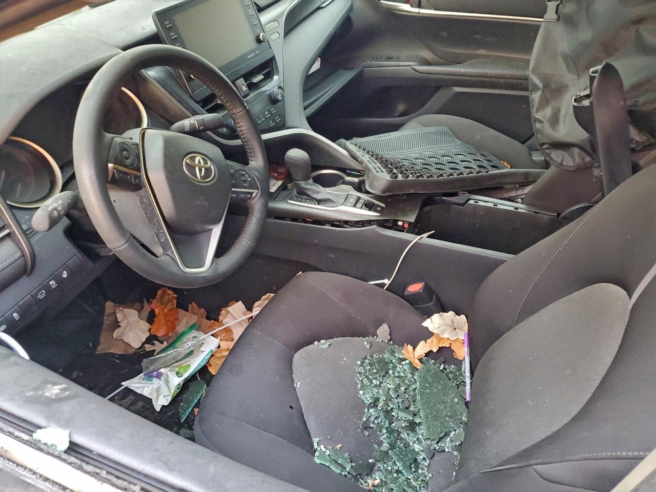 2021 TOYOTA CAMRY LE photo 13