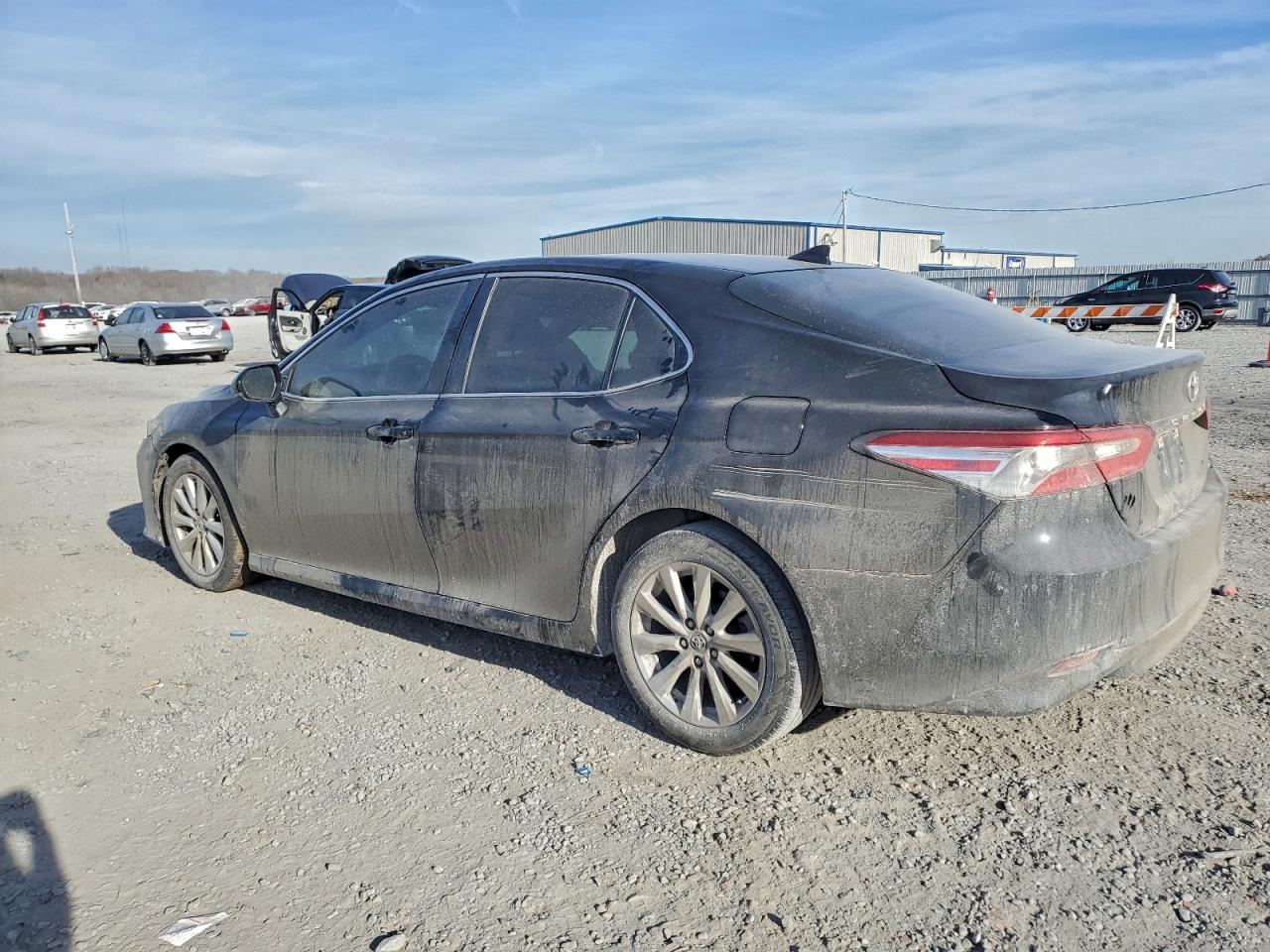 2019 TOYOTA CAMRY L photo 3