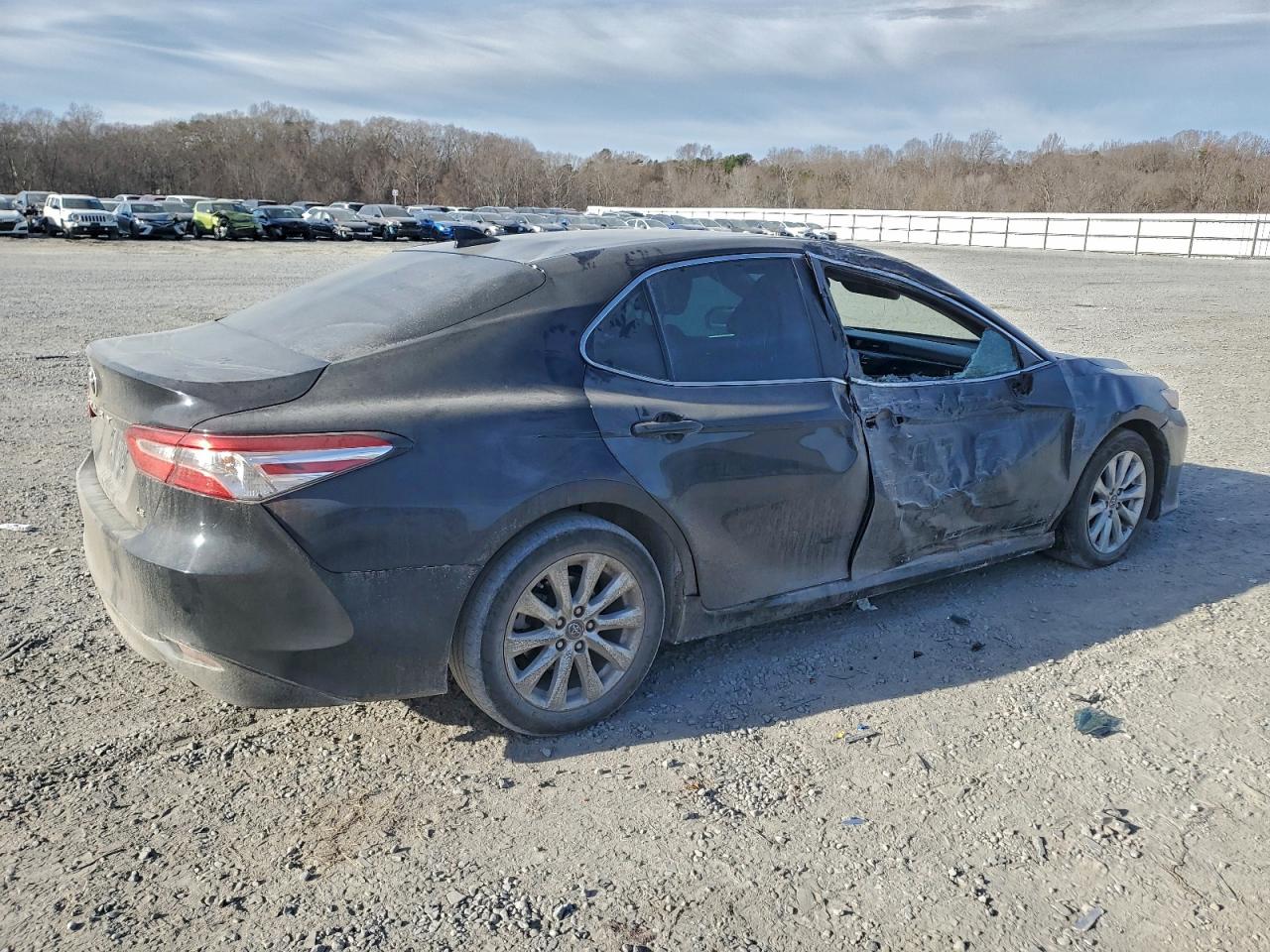 2019 TOYOTA CAMRY L photo 5