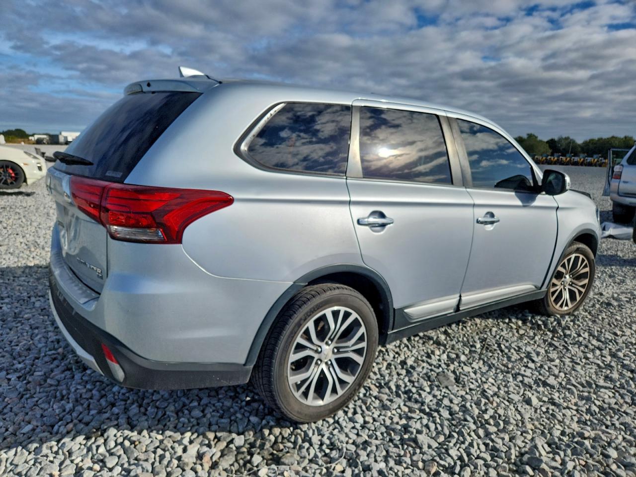 2017 MITSUBISHI OUTLANDER SE photo 5