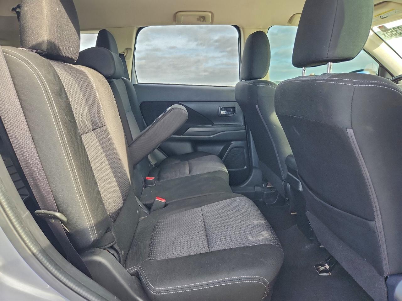 2017 MITSUBISHI OUTLANDER SE photo 21