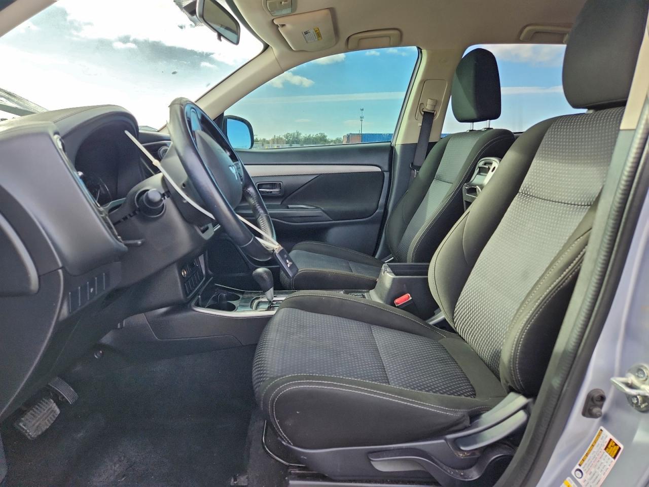2017 MITSUBISHI OUTLANDER SE photo 13