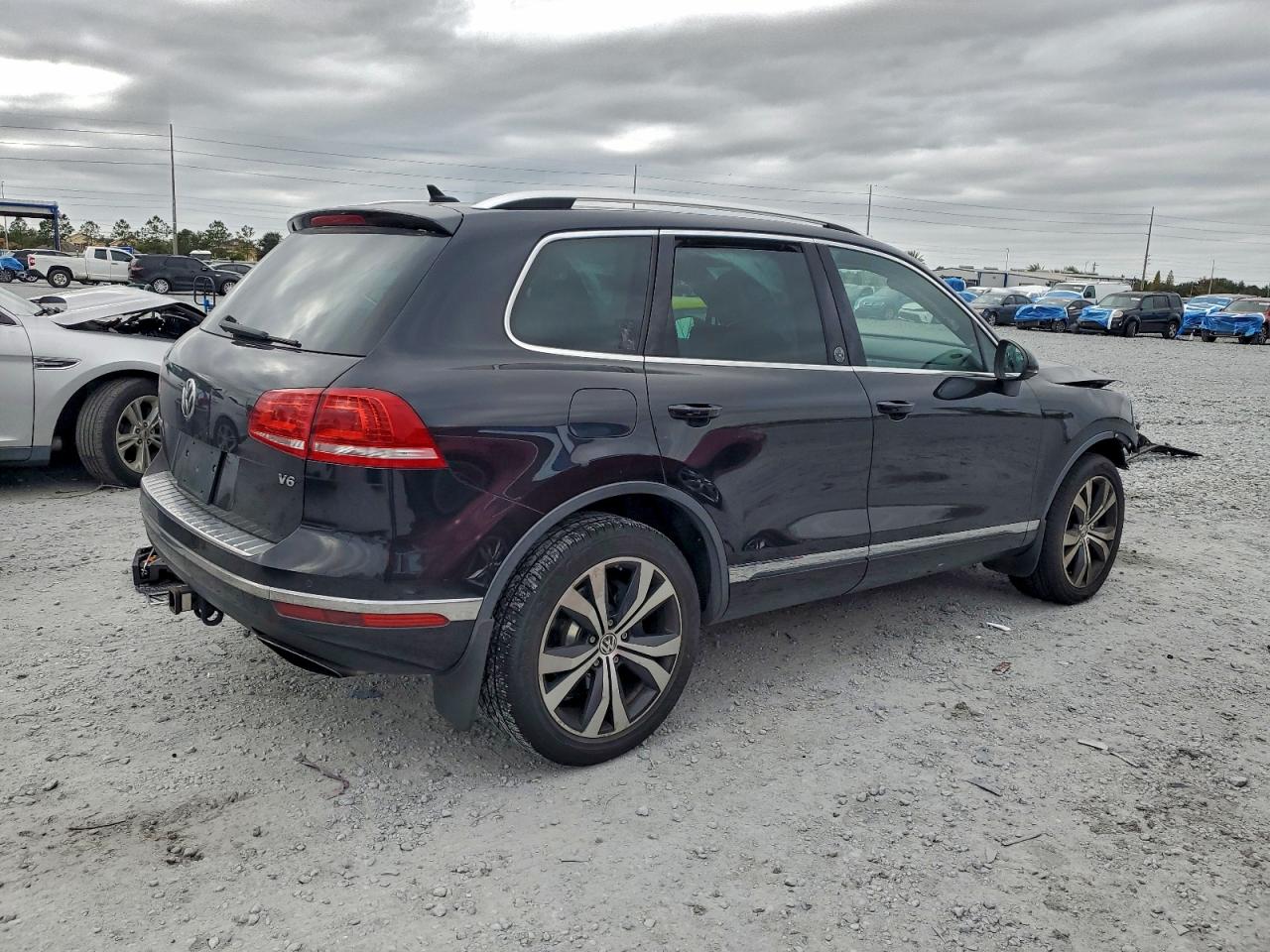 2017 VOLKSWAGEN TOUAREG WOLFSBURG photo 3