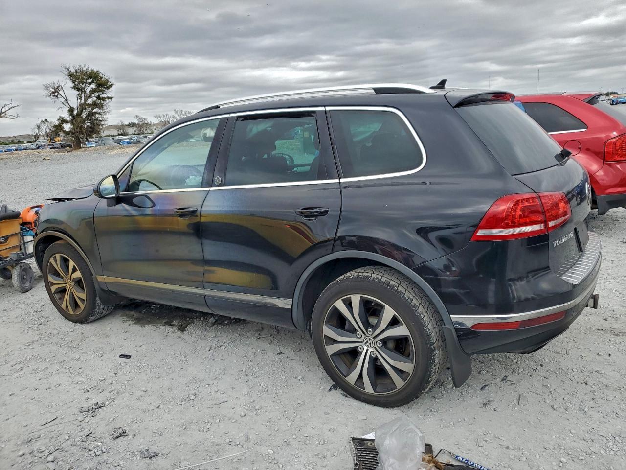 2017 VOLKSWAGEN TOUAREG WOLFSBURG photo 2