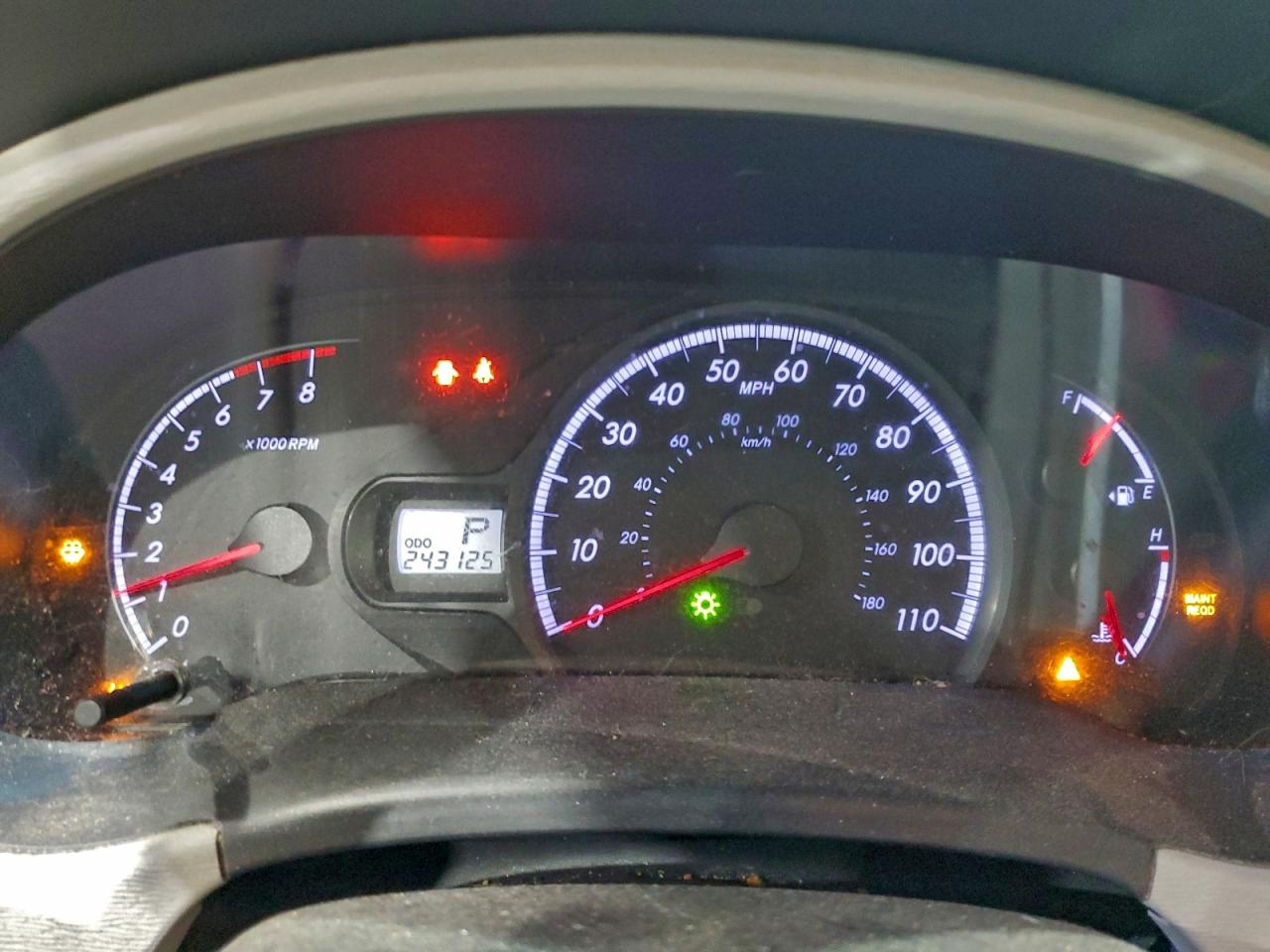 2013 TOYOTA SIENNA LE photo 25