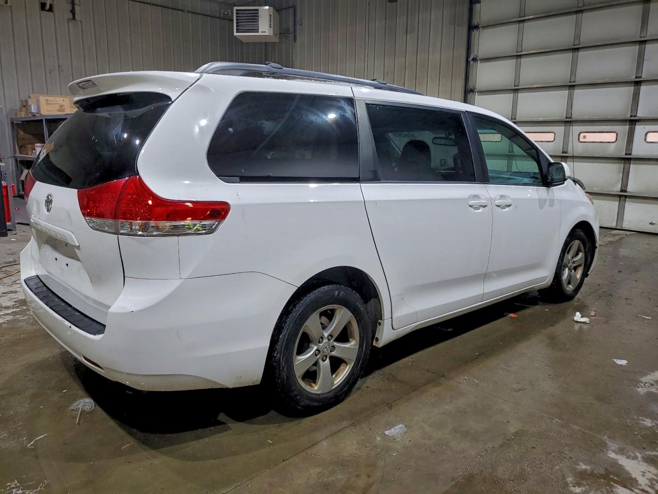 2013 TOYOTA SIENNA LE photo 7