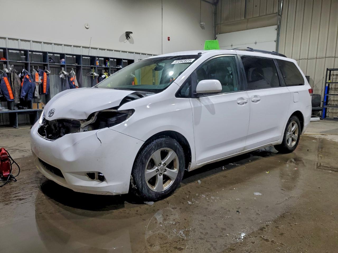 2013 TOYOTA SIENNA