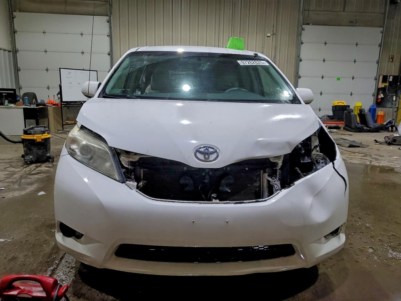 2013 TOYOTA SIENNA LE photo 13