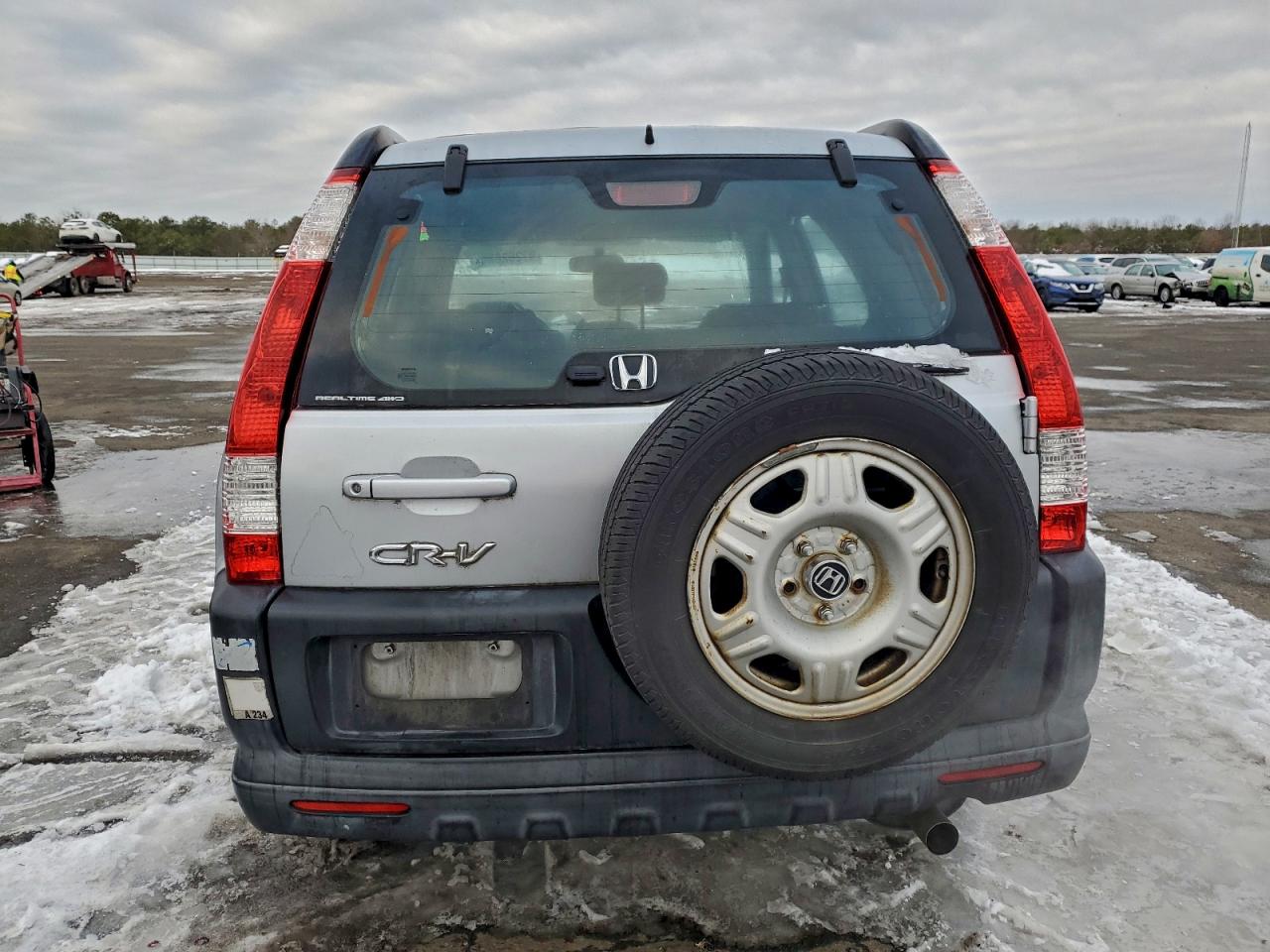 2005 HONDA CR-V LX photo 11