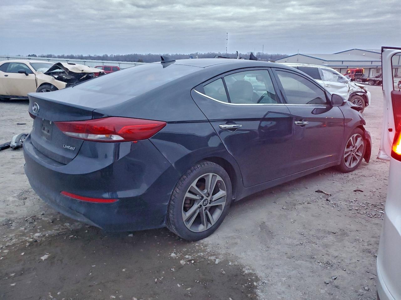 2017 HYUNDAI ELANTRA SE photo 5