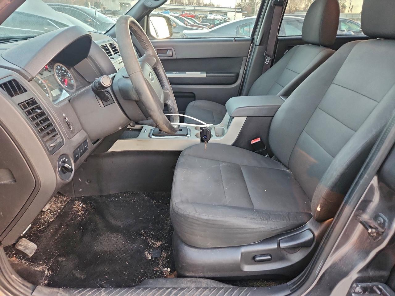 2010 FORD ESCAPE XLT photo 7