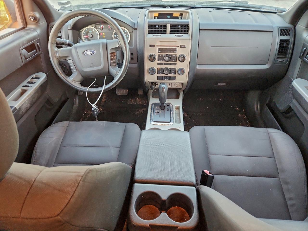 2010 FORD ESCAPE XLT photo 8