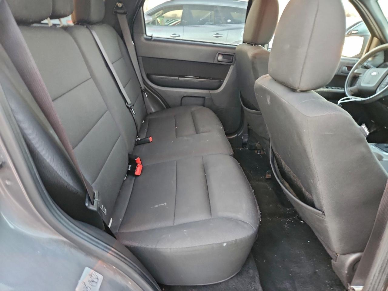 2010 FORD ESCAPE XLT photo 11