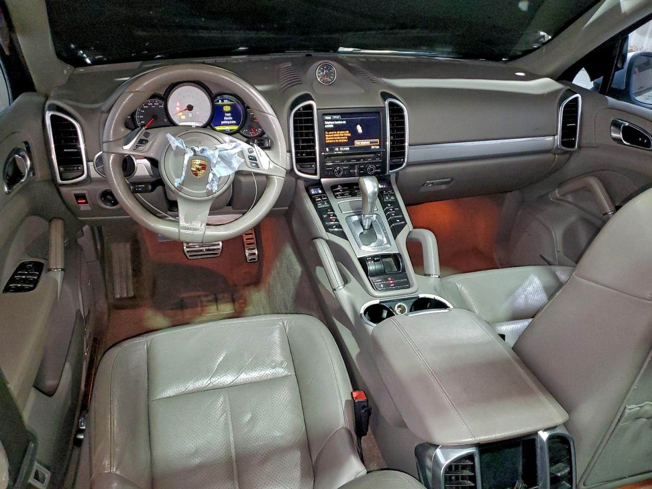 2012 PORSCHE CAYENNE S photo 8