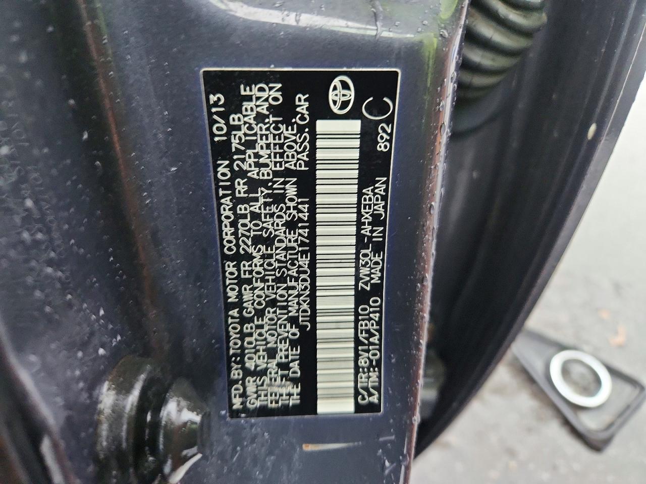 2014 TOYOTA PRIUS photo 34
