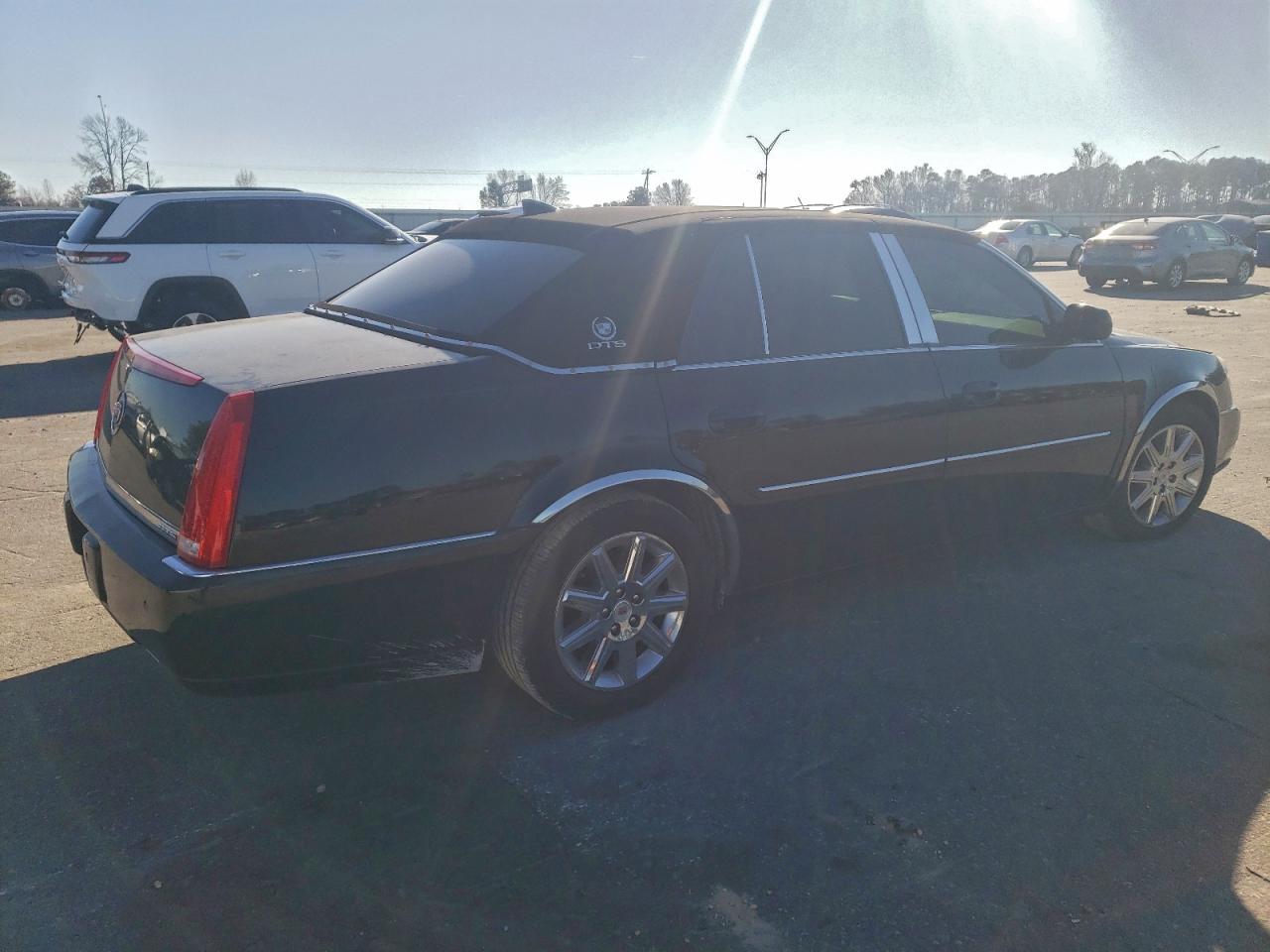 2011 CADILLAC DTS PREMIUM COLLECTION photo 3