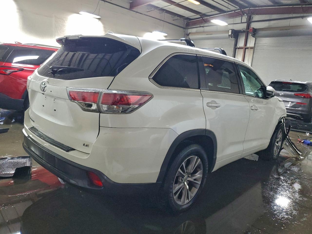 2014 TOYOTA HIGHLANDER LE photo 3