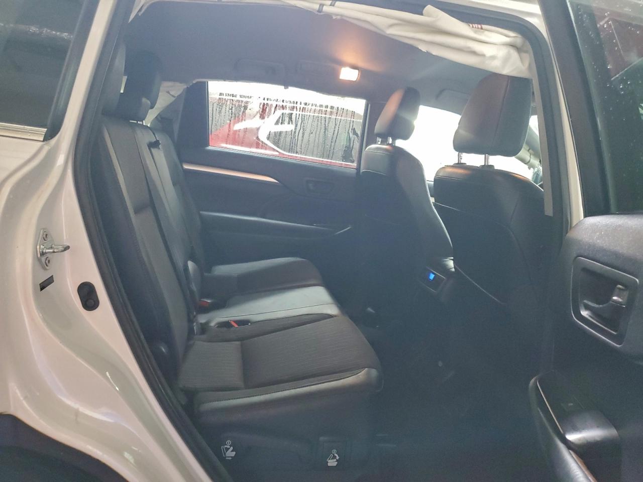 2014 TOYOTA HIGHLANDER LE photo 10