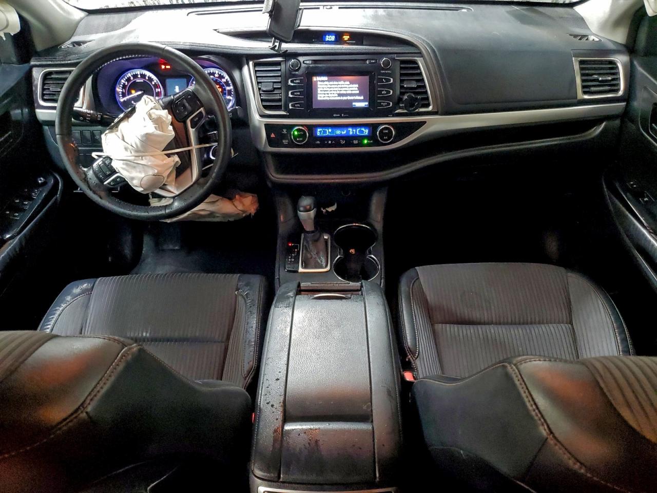 2014 TOYOTA HIGHLANDER LE photo 8