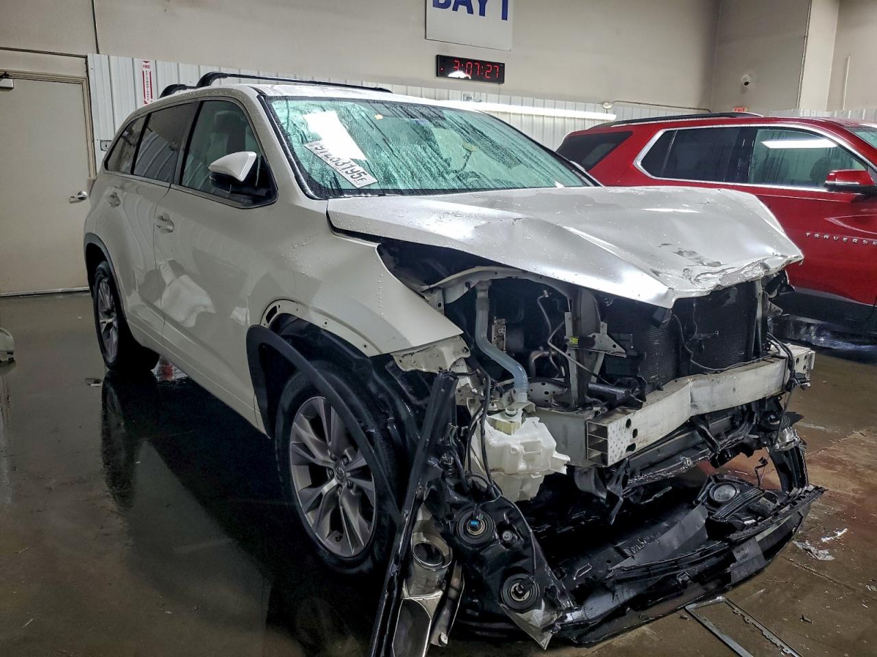2014 TOYOTA HIGHLANDER LE photo 4