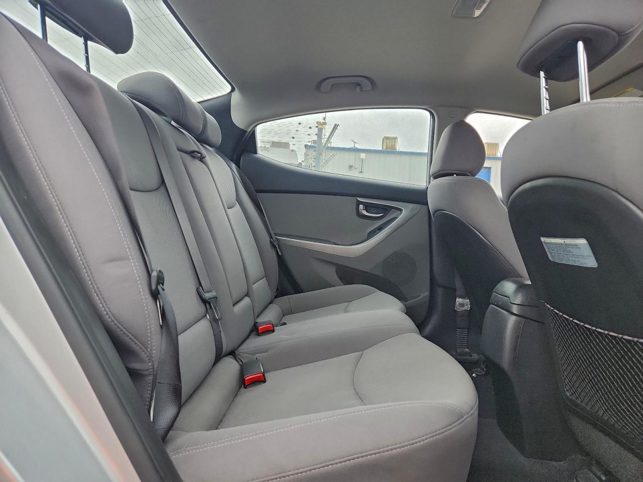 2016 HYUNDAI ELANTRA SE photo 28