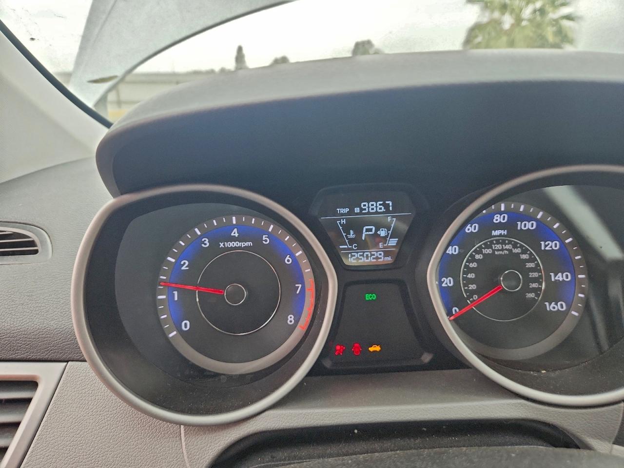 2016 HYUNDAI ELANTRA SE photo 25