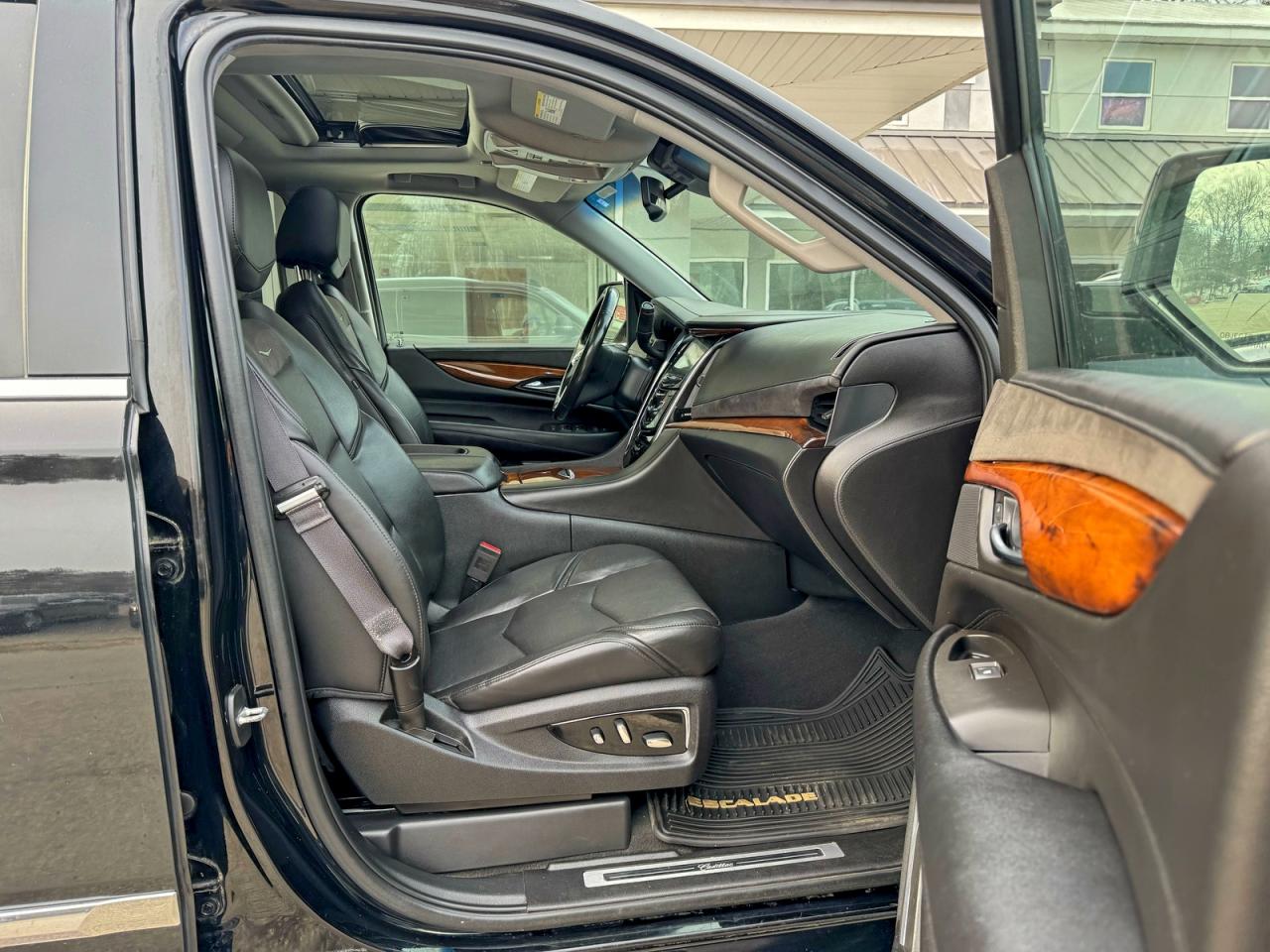 2016 CADILLAC ESCALADE ESV LUXURY photo 5