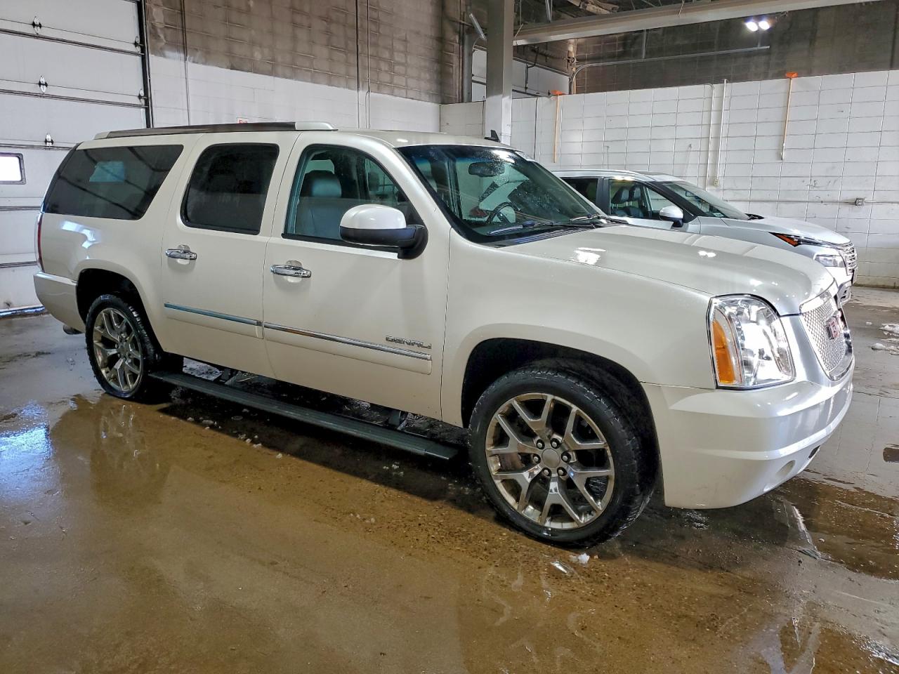 2013 GMC YUKON XL DENALI photo 4