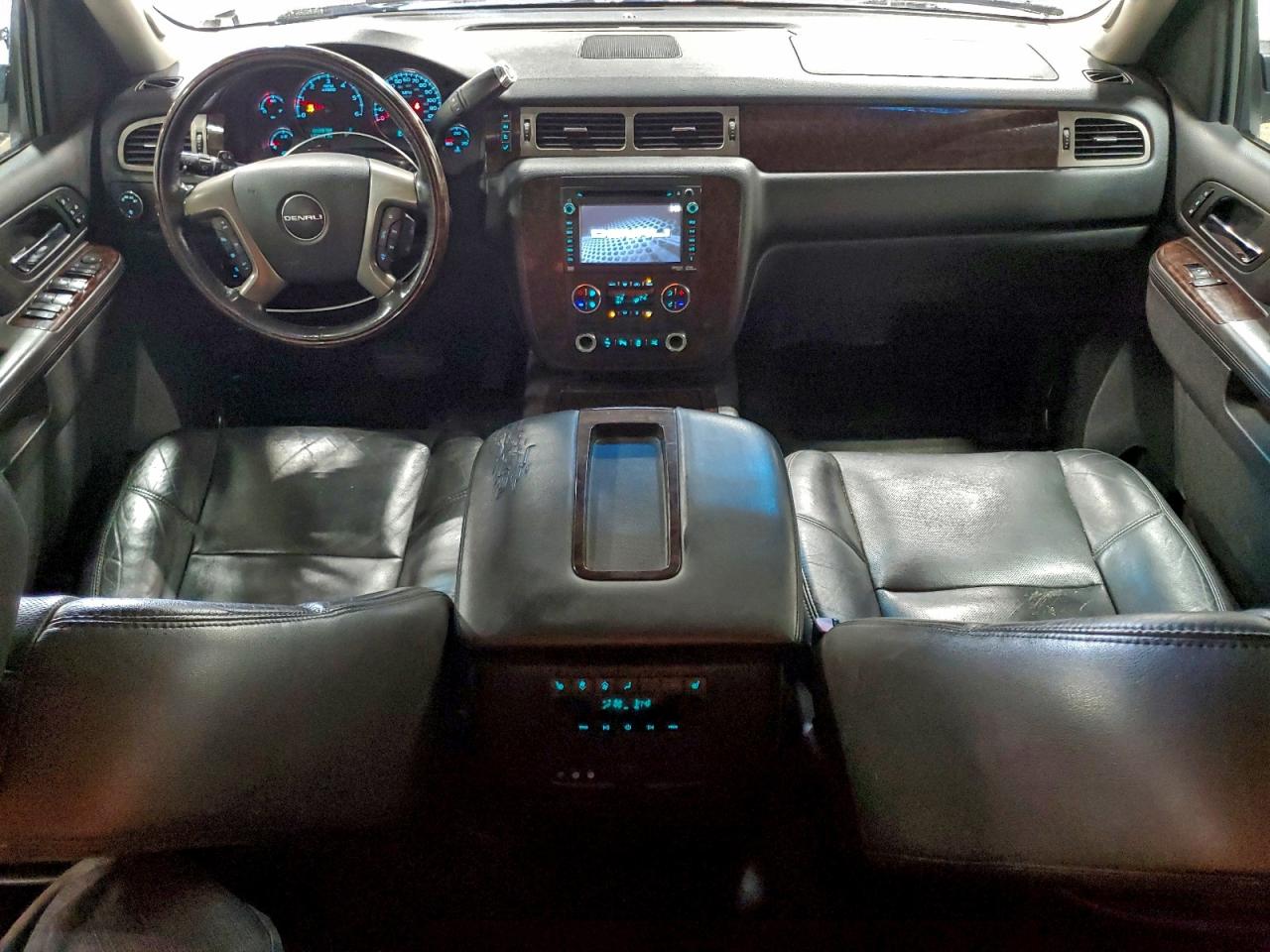 2013 GMC YUKON XL DENALI photo 8