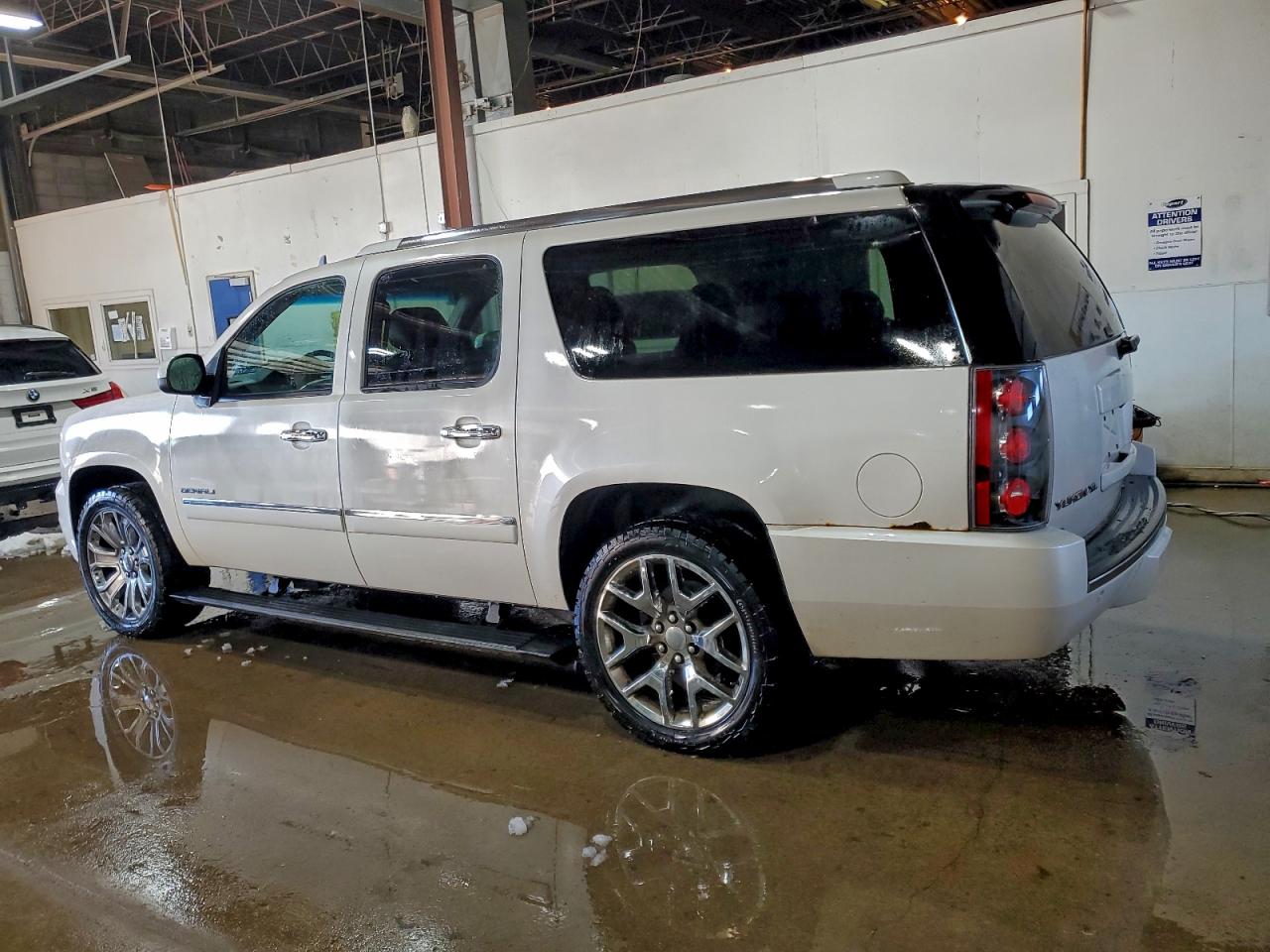 2013 GMC YUKON XL DENALI photo 2