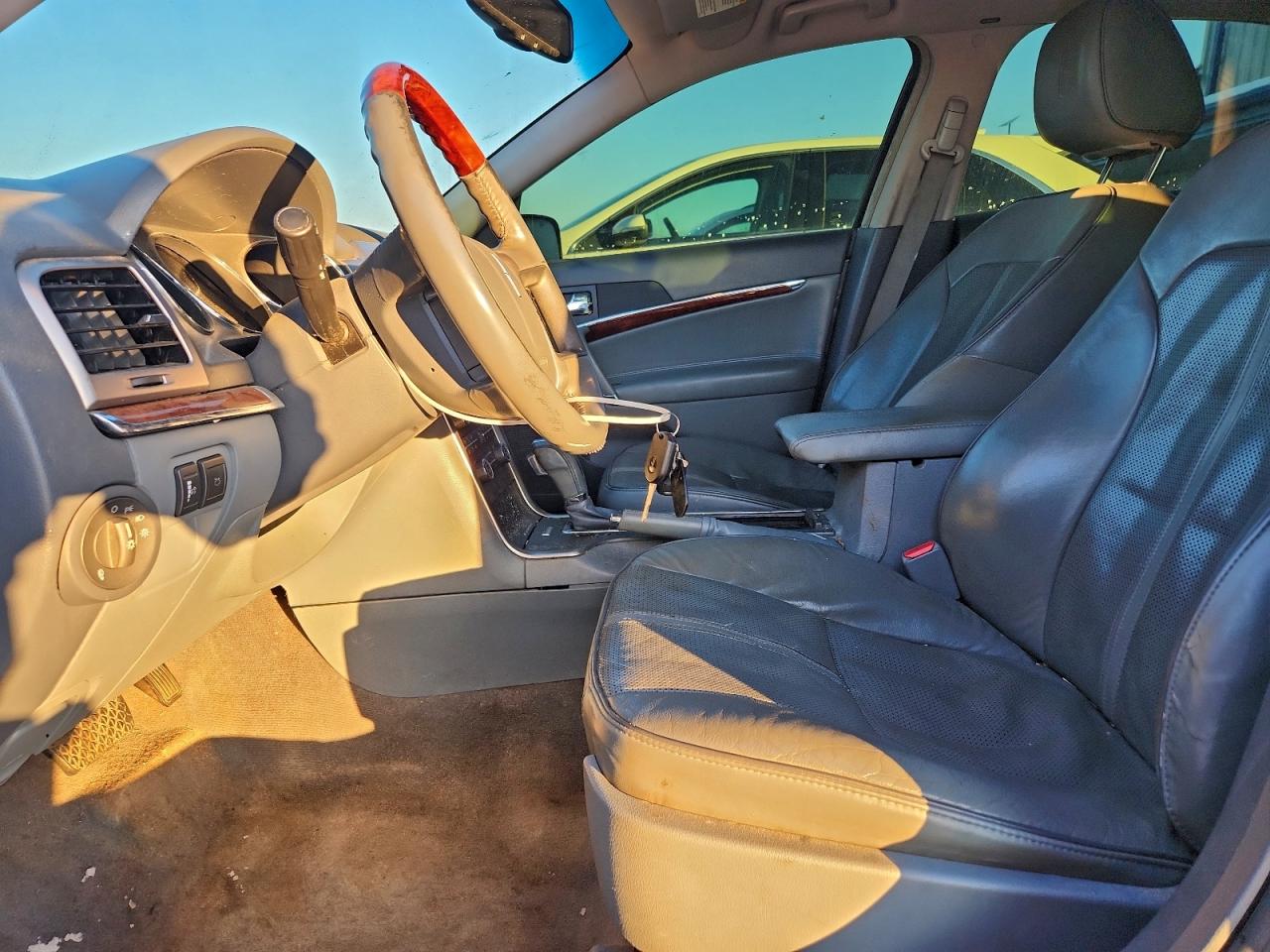 2010 LINCOLN MKZ photo 7