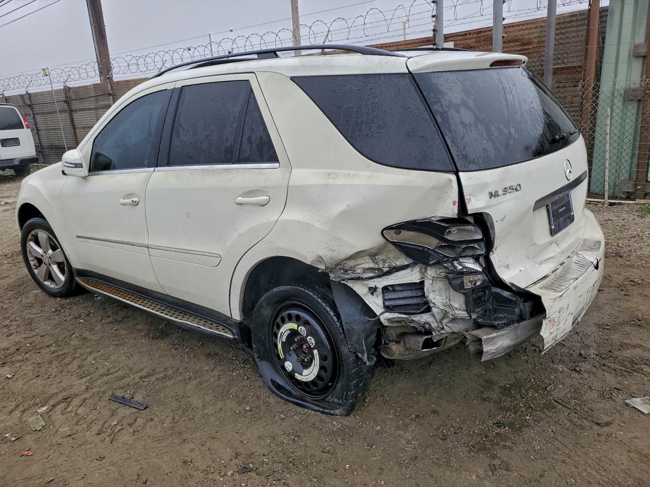 2011 MERCEDES-BENZ ML 350 photo 2