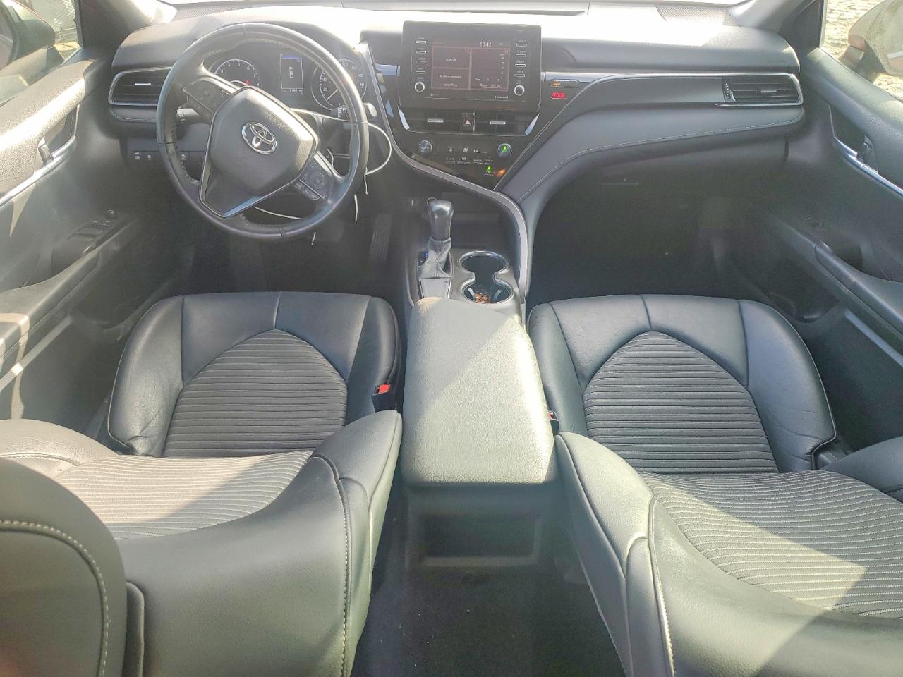 2021 TOYOTA CAMRY SE photo 8